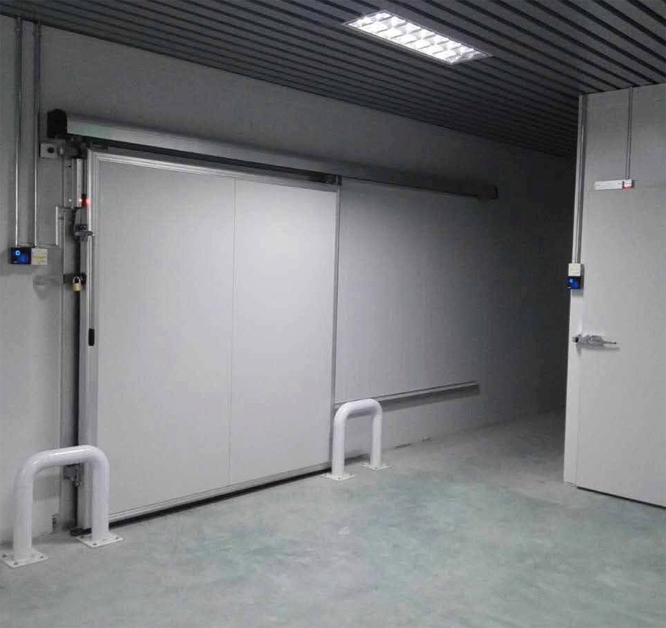 Medium sized manual sliding door
