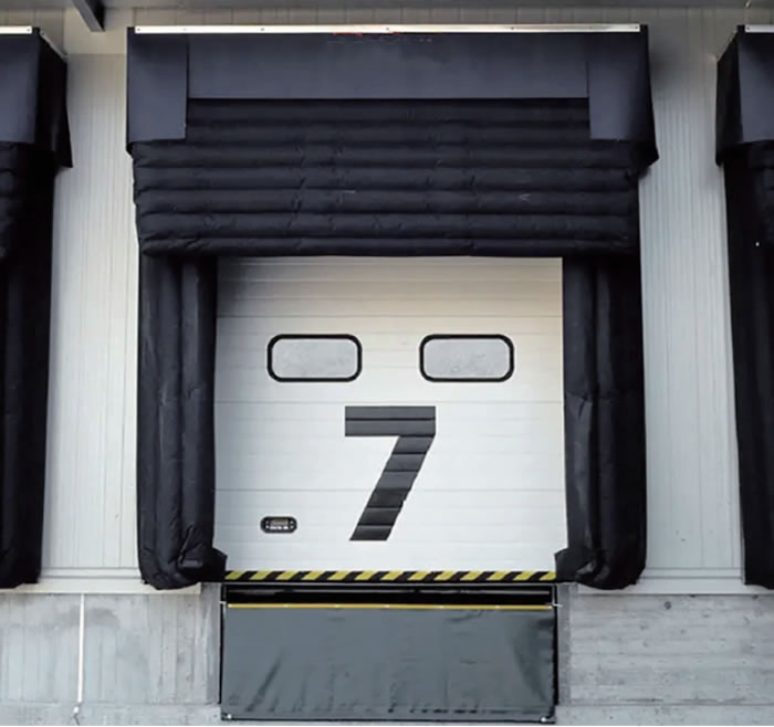 Inflatable dock seals