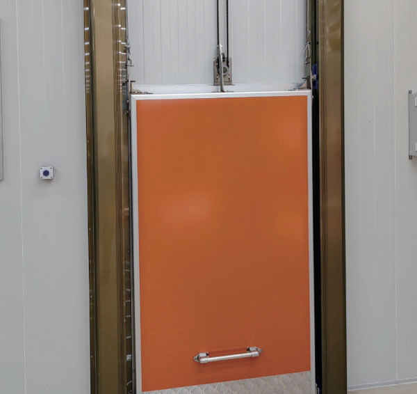 Electric vertical lifting cold storage door